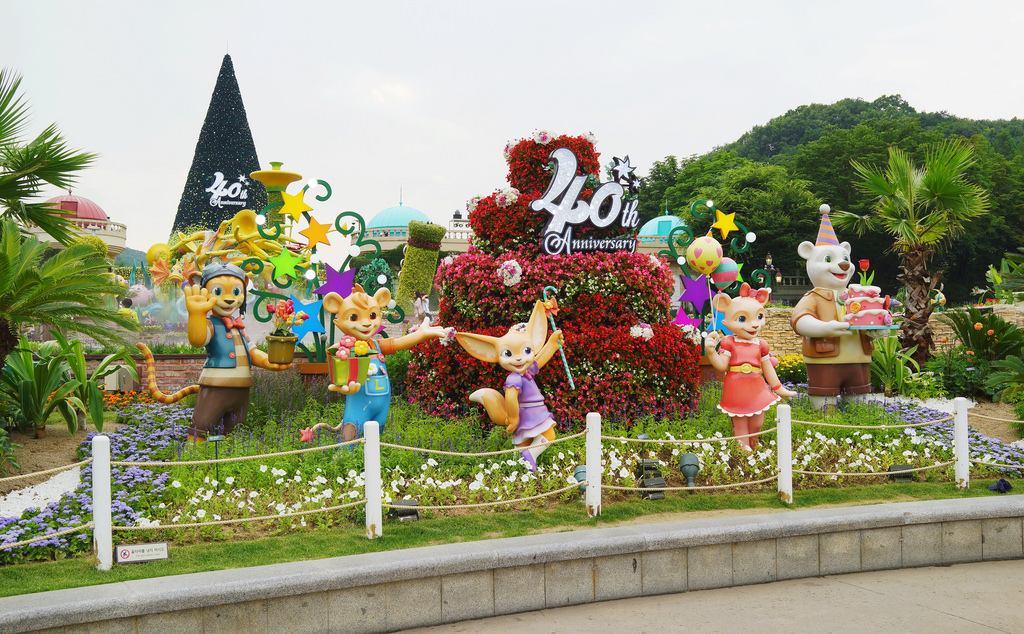 Vui chơi cùng những người bạn tại vùng đất phép màu